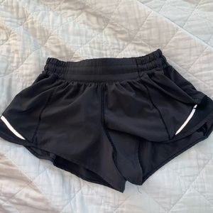 Lulu lemon Hotty Hot shorts 2.5 inch